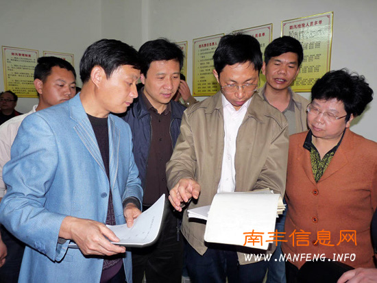 吴伟柱、周琪深入南丰督查指导防汛工作