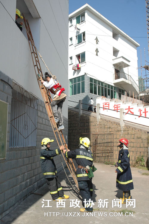 �Ϸ��ؿ�չ��������ȫ������У԰���