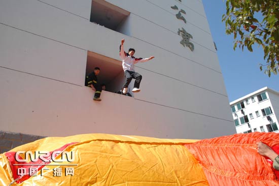 �Ϸ��ؿ�չ��������ȫ������У԰���