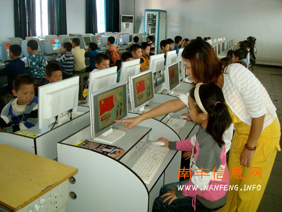 南丰开展“向国旗敬礼”网上签名寄语活动